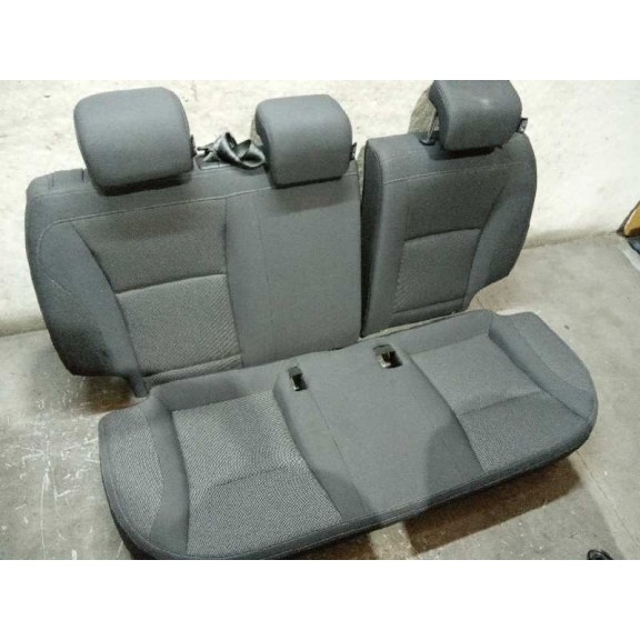 Recambio de asientos traseros para ssangyong tivoli referencia OEM IAM   