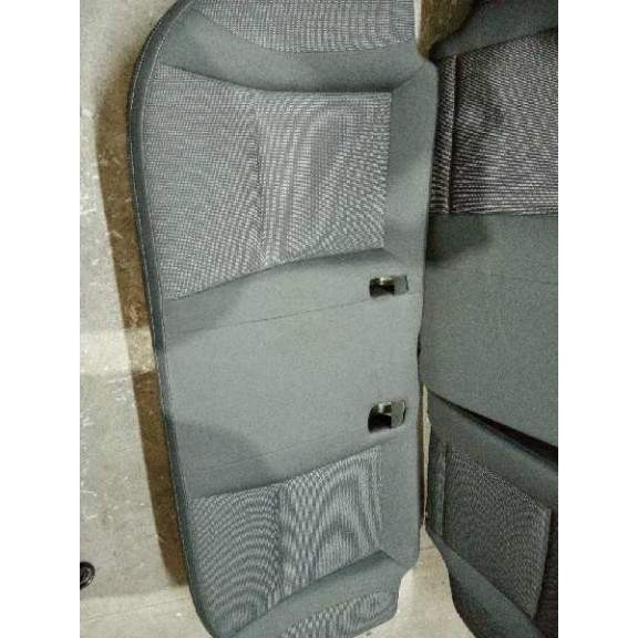 Recambio de asientos traseros para ssangyong tivoli referencia OEM IAM   