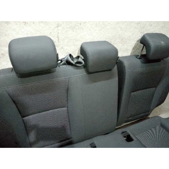 Recambio de asientos traseros para ssangyong tivoli referencia OEM IAM   