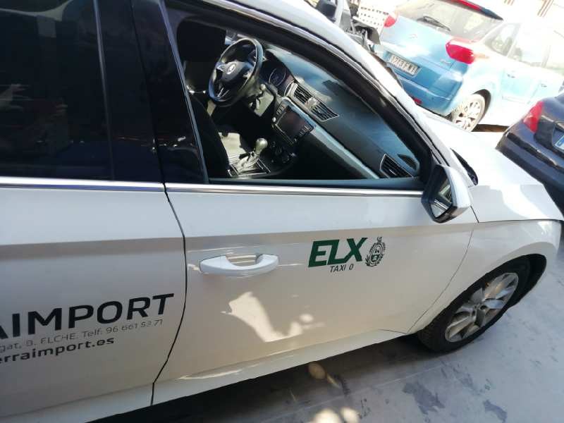 Recambio de puerta delantera derecha para skoda superb (3v3) 2.0 tdi referencia OEM IAM   
