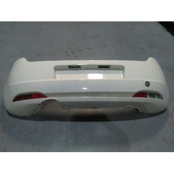 PARAGOLPES TRASERO BLANCO ROZADO Y CON RECORTE