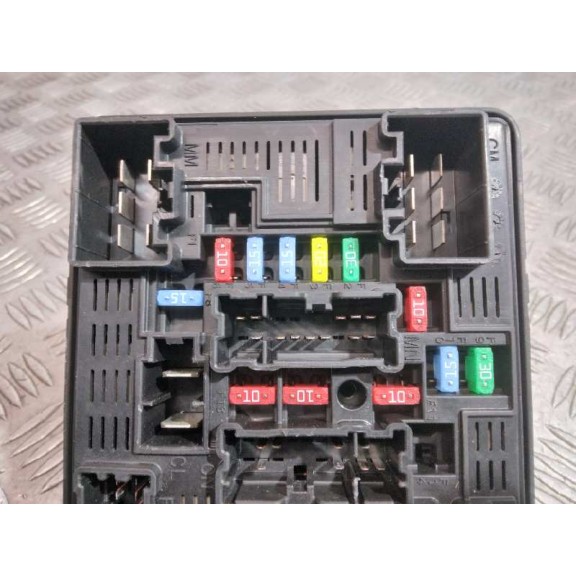 Recambio de caja reles / fusibles para renault captur ii intens referencia OEM IAM 284B67877R  