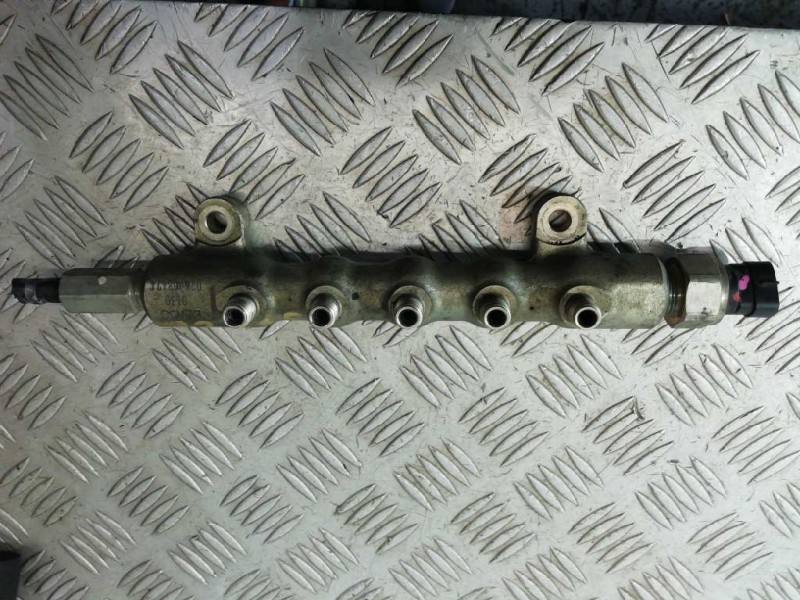 Recambio de rampa inyectora para toyota avensis berlina (t25) referencia OEM IAM 063002K08474  