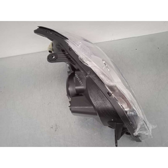 Recambio de faro izquierdo para hyundai getz (tb) referencia OEM IAM 921101C010 NUEVO H4 02--05