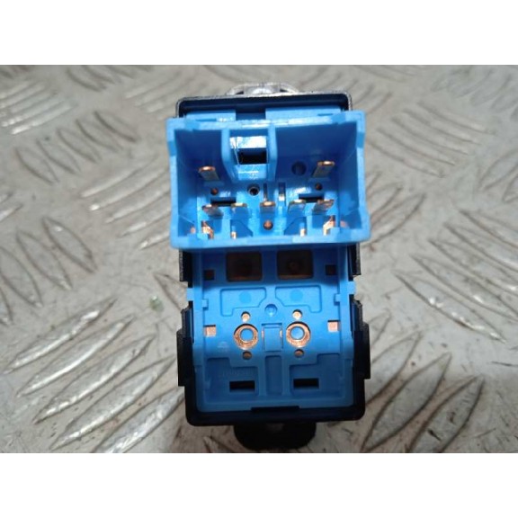 Recambio de mando elevalunas trasero izquierdo para ssangyong tivoli referencia OEM IAM 8585035100  