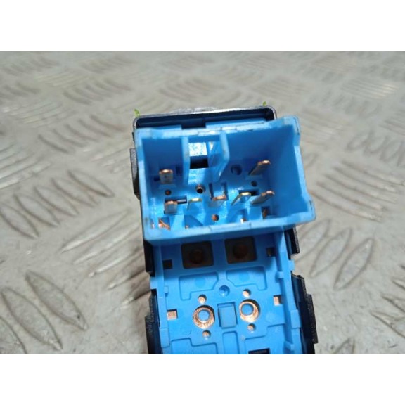 Recambio de mando elevalunas trasero derecho para ssangyong tivoli referencia OEM IAM 8585035100  