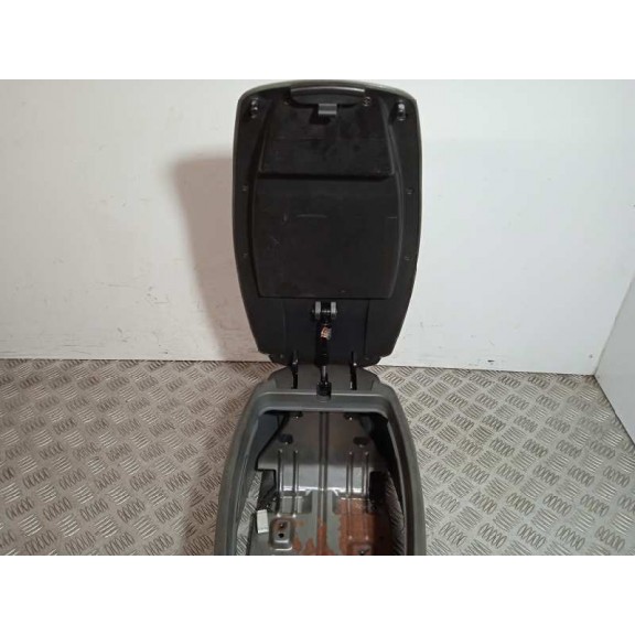 Recambio de apoyabrazos central para ssangyong rodius 2.7 turbodiesel cat referencia OEM IAM  NEGRO 