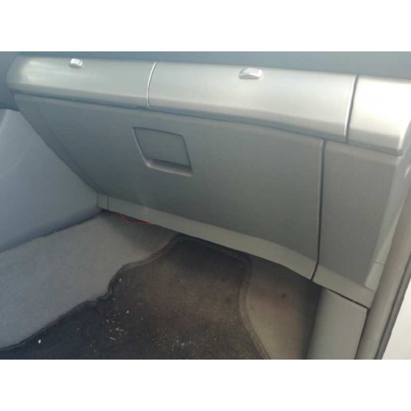 Recambio de guantera para ssangyong rodius 2.7 turbodiesel cat referencia OEM IAM 7770021000  