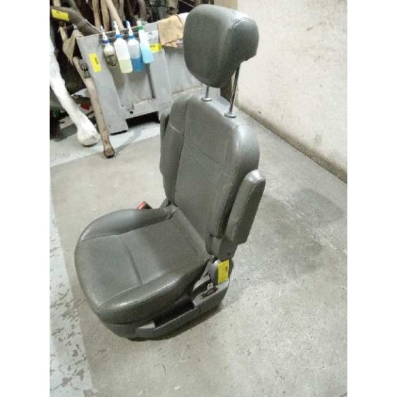 Recambio de asiento trasero izquierdo para ssangyong rodius 2.7 turbodiesel cat referencia OEM IAM  CUERO 