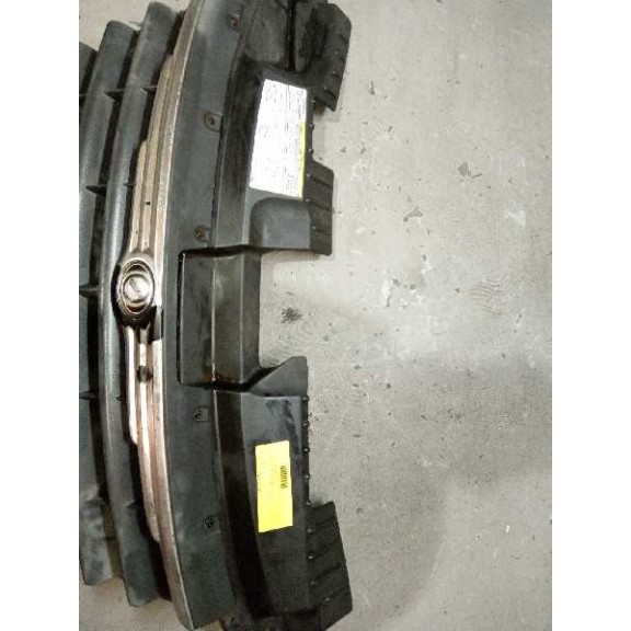 Recambio de rejilla delantera para chrysler voyager (rg) 2.5 crd cat referencia OEM IAM 04857960AA 802500017 