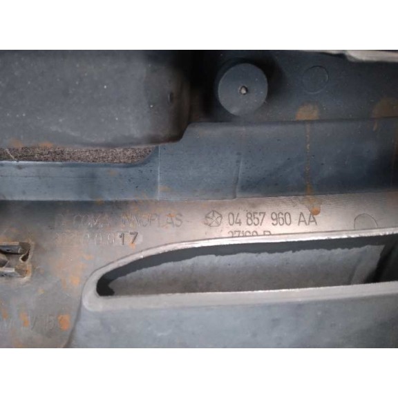 Recambio de rejilla delantera para chrysler voyager (rg) 2.5 crd cat referencia OEM IAM 04857960AA 802500017 