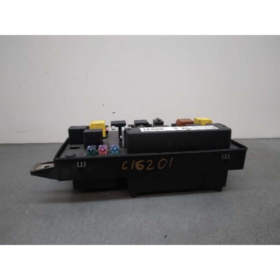 Recambio de caja reles / fusibles para opel zafira b 1.9 cdti referencia OEM IAM 13250232  