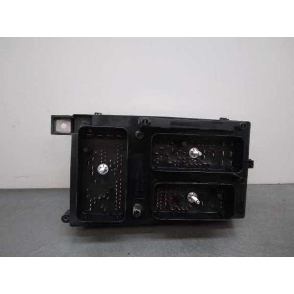 Recambio de caja reles / fusibles para opel zafira b 1.9 cdti referencia OEM IAM 13250232  