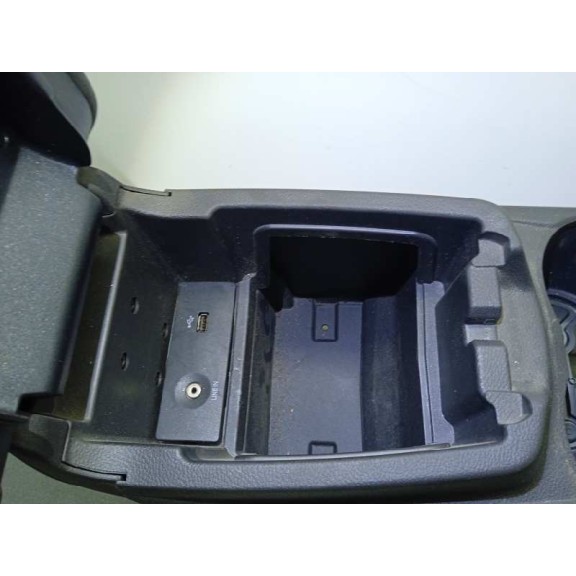 Recambio de apoyabrazos central para ford focus lim. (cb8) edition referencia OEM IAM BM51A045A06  