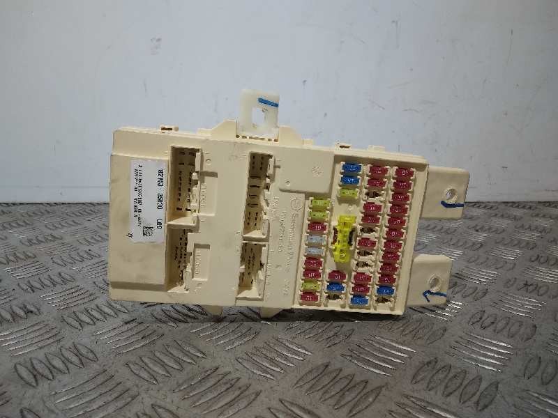 Recambio de caja reles / fusibles para ssangyong tivoli referencia OEM IAM 8215335030  