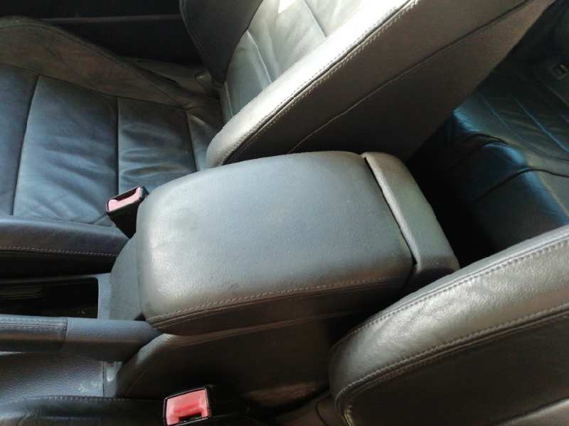 Recambio de apoyabrazos central para volkswagen golf v berlina (1k1) gti referencia OEM IAM  CUERO NEGRO 