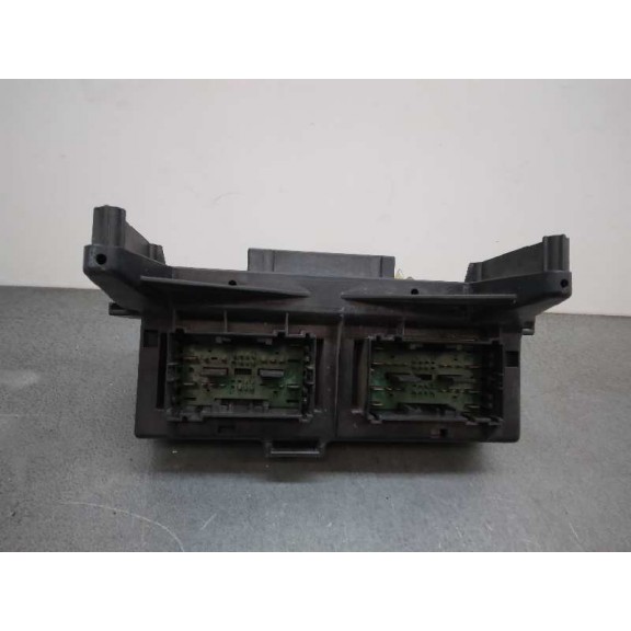 Recambio de caja reles / fusibles para jeep commander 3.0 v6 crd limited referencia OEM IAM 04692114AC  