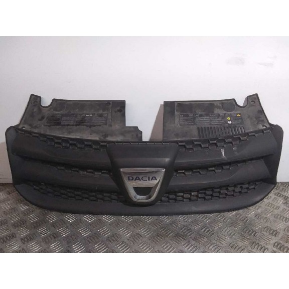 Recambio de rejilla delantera para dacia sandero stepway referencia OEM IAM 623107634R  