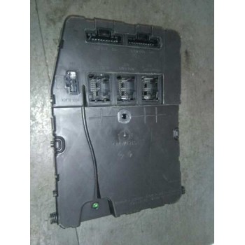 Recambio de caja reles / fusibles para renault scenic ii grand confort dynamique referencia OEM IAM 8200525384  