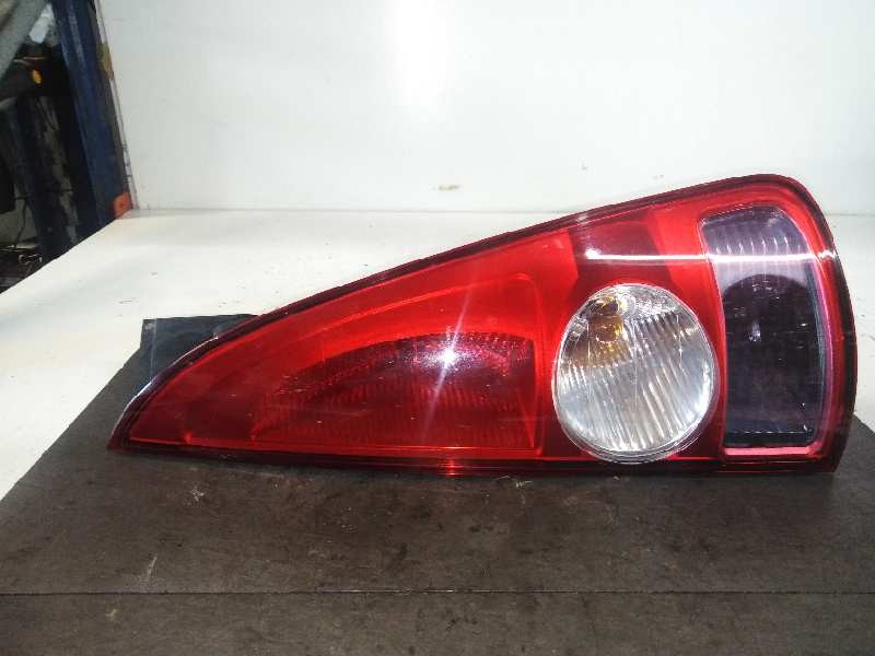 Recambio de piloto trasero derecho para renault espace iv (jk0) 2.2 dci turbodiesel referencia OEM IAM 8200027152  