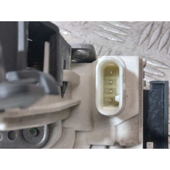 Recambio de cerradura puerta trasera izquierda para mercedes-benz clase b (w246) b 180 cdi be (246.200) referencia OEM IAM A2047