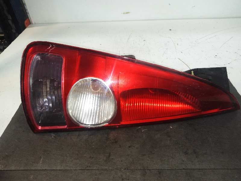 Recambio de piloto trasero izquierdo para renault espace iv (jk0) 2.2 dci turbodiesel referencia OEM IAM 8200027153  