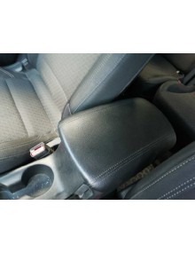 Recambio de apoyabrazos central para kia carens ( ) basic referencia OEM IAM 84610A4001 ENGANCHE ROTO  2