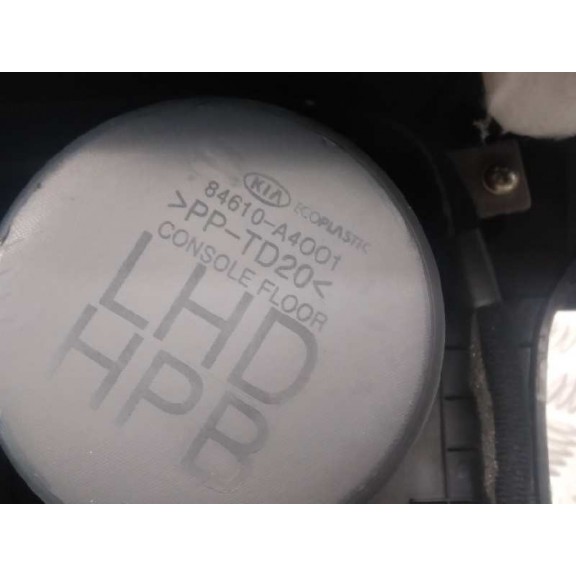 Recambio de apoyabrazos central para kia carens ( ) basic referencia OEM IAM 84610A4001 ENGANCHE ROTO 