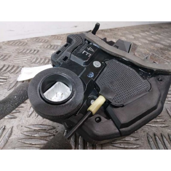 Recambio de cerradura puerta trasera izquierda para lexus ct 200h referencia OEM IAM A046693  