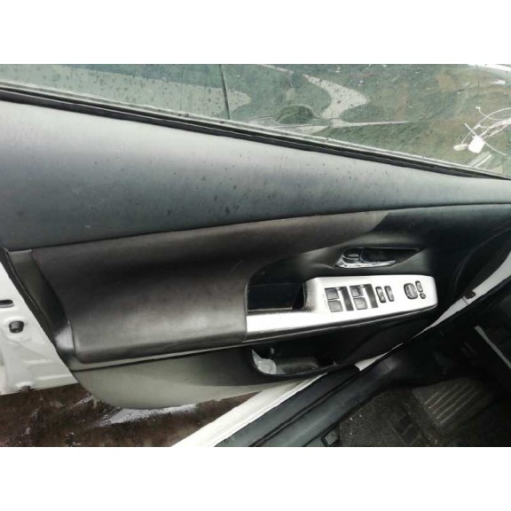 Recambio de guarnecido puerta delantera izquierda para toyota prius+ advance referencia OEM IAM 8762047860 NO INCLUYE MANDOS 