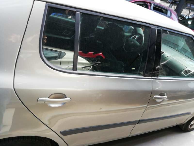 Recambio de puerta trasera derecha para skoda fabia (5j2 ) style referencia OEM IAM 5J6833056  