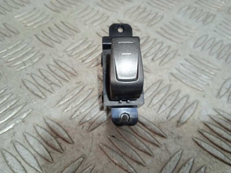 Recambio de mando elevalunas trasero derecho para ssangyong tivoli referencia OEM IAM 8585035100  