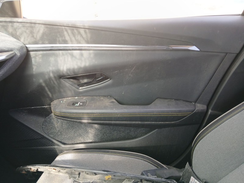 Recambio de guarnecido puerta delantera derecha para renault megane e-tech suv ev40 referencia OEM IAM   