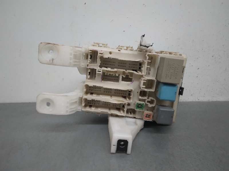 Recambio de caja reles / fusibles para toyota prius (nhw20) basis referencia OEM IAM 4H1716149  