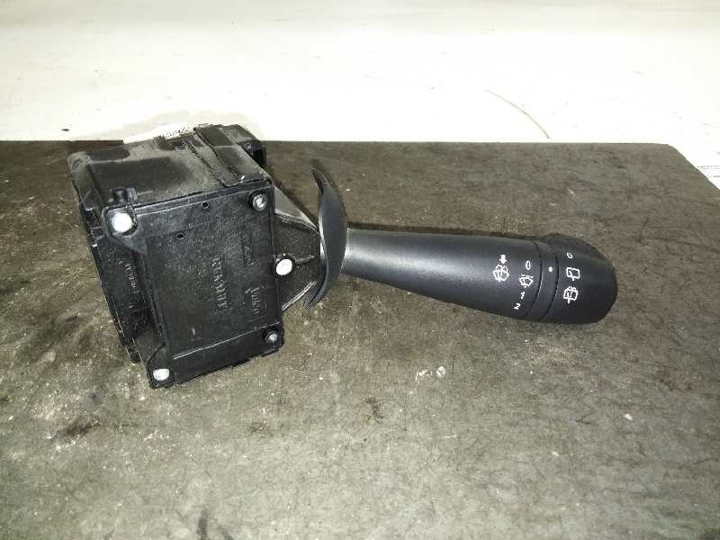 Recambio de mando limpia para dacia sandero ambiance referencia OEM IAM 255671274R  