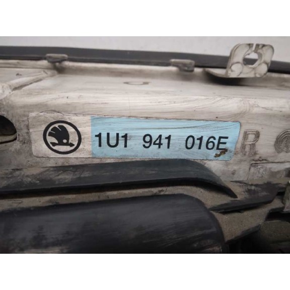 Recambio de faro derecho para skoda octavia berlina (1u2) 1.9 tdi glx referencia OEM IAM 1U1941016E  