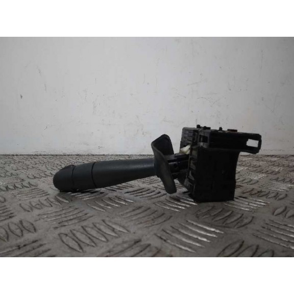 Recambio de mando limpia para dacia duster ambiance 4x2 referencia OEM IAM 8200792587  