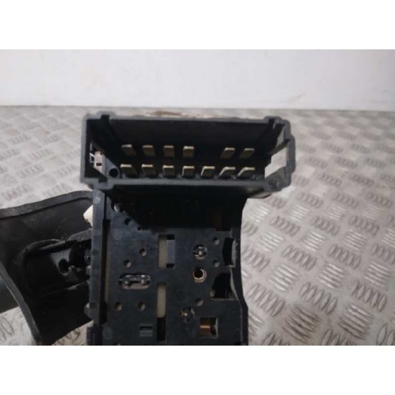 Recambio de mando limpia para dacia duster ambiance 4x2 referencia OEM IAM 8200792587  