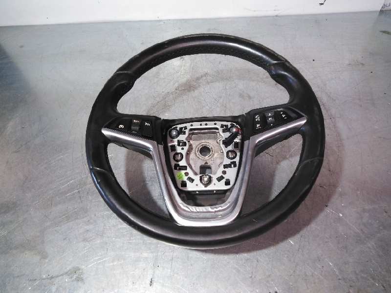 Recambio de volante para opel insignia berlina cosmo referencia OEM IAM 13330716 3 RADIOS CON MANDOS