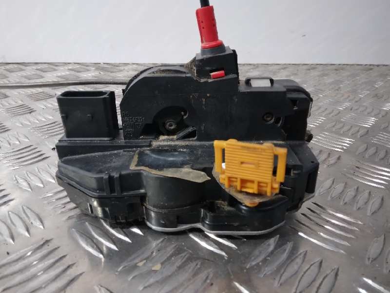 Recambio de cerradura puerta delantera derecha para opel zafira tourer selective referencia OEM IAM 13579523 5 PINES DE RIADA