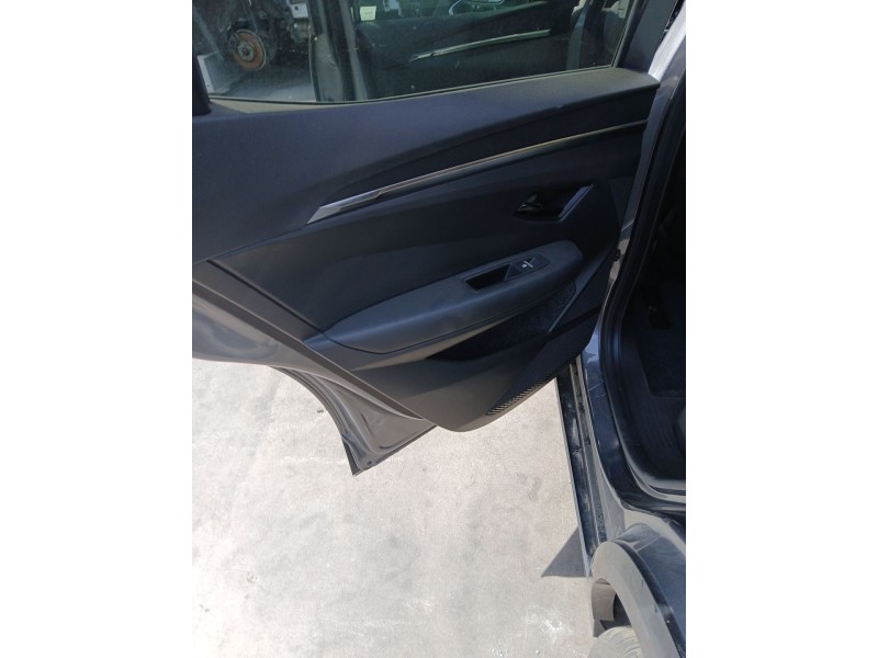 Recambio de guarnecido puerta trasera izquierda para renault megane e-tech suv ev40 referencia OEM IAM   