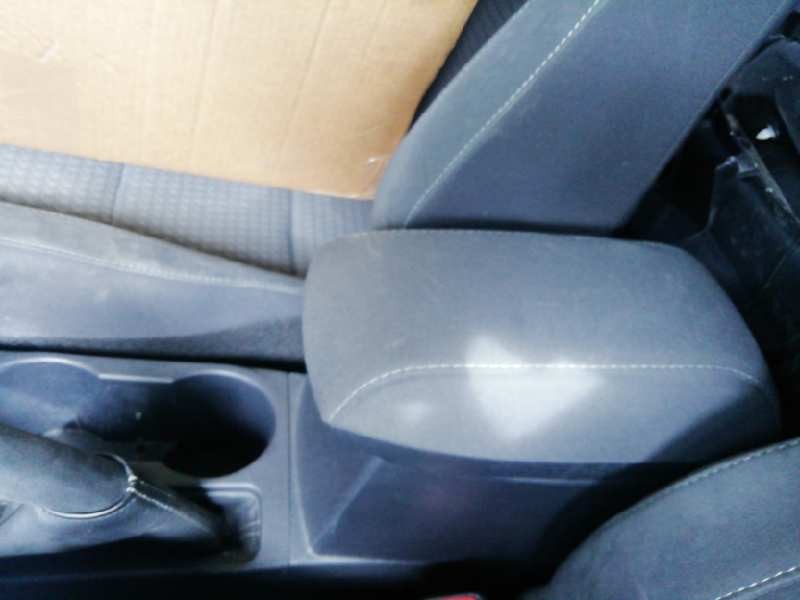 Recambio de apoyabrazos central para toyota auris hybrid active referencia OEM IAM   