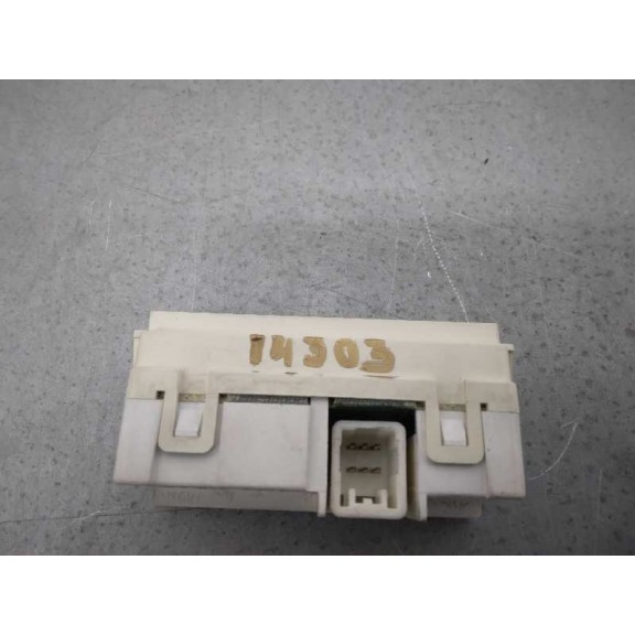 Recambio de display para toyota prius (nhw20) basis referencia OEM IAM 8395047010 PANTALLA MULTIFUNCION 