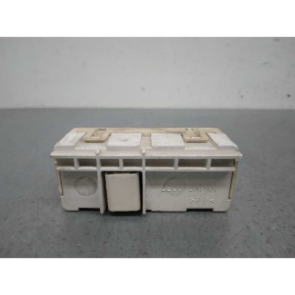 Recambio de display para toyota prius (nhw20) basis referencia OEM IAM 8395047010 PANTALLA MULTIFUNCION 