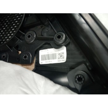 Recambio de guarnecido puerta trasera izquierda para renault megane e-tech suv ev40 referencia OEM IAM   