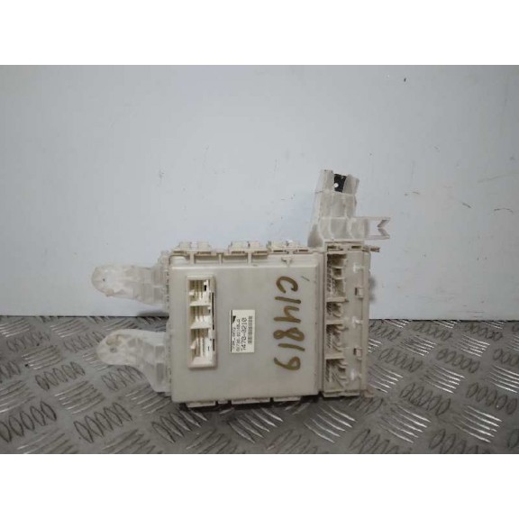 Recambio de caja reles / fusibles para toyota auris 2.0 d-4d cat referencia OEM IAM 8273002140A 74700210 