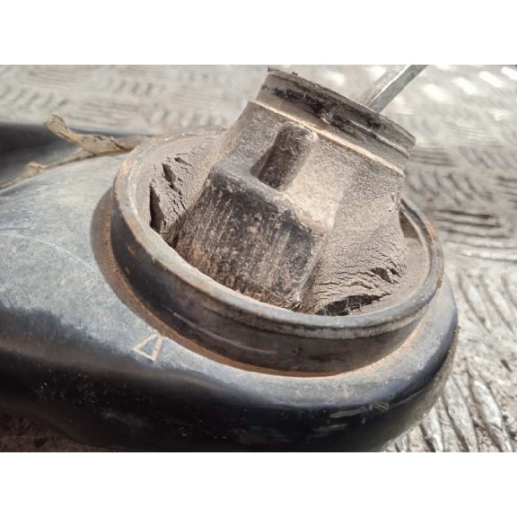 Recambio de brazo suspension inferior delantero izquierdo para toyota urban cruiser active referencia OEM IAM  SILENTBLOCK MAL 