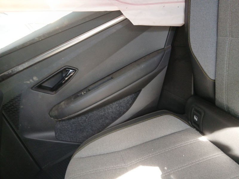 Recambio de guarnecido puerta trasera derecha para renault megane e-tech suv ev40 referencia OEM IAM   