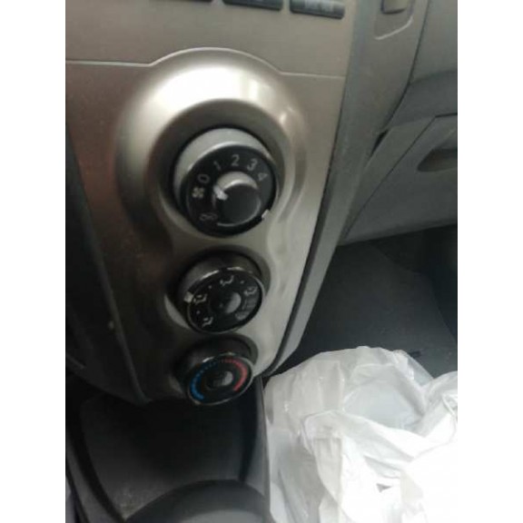 Recambio de mando calefaccion / aire acondicionado para toyota yaris live referencia OEM IAM 554060D190  