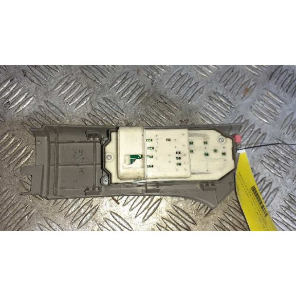 Recambio de mando elevalunas delantero izquierdo para toyota yaris live referencia OEM IAM  DE 2 